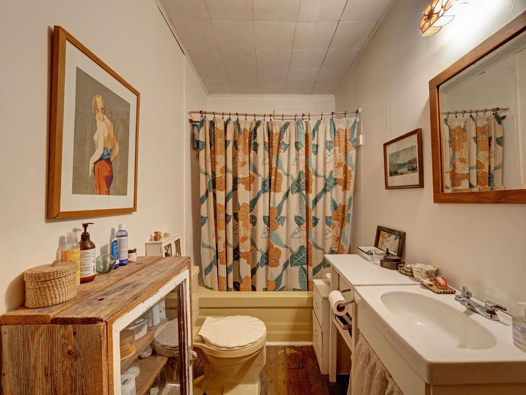 Office / Den Photo of 947 North Road, Gibsons, BC