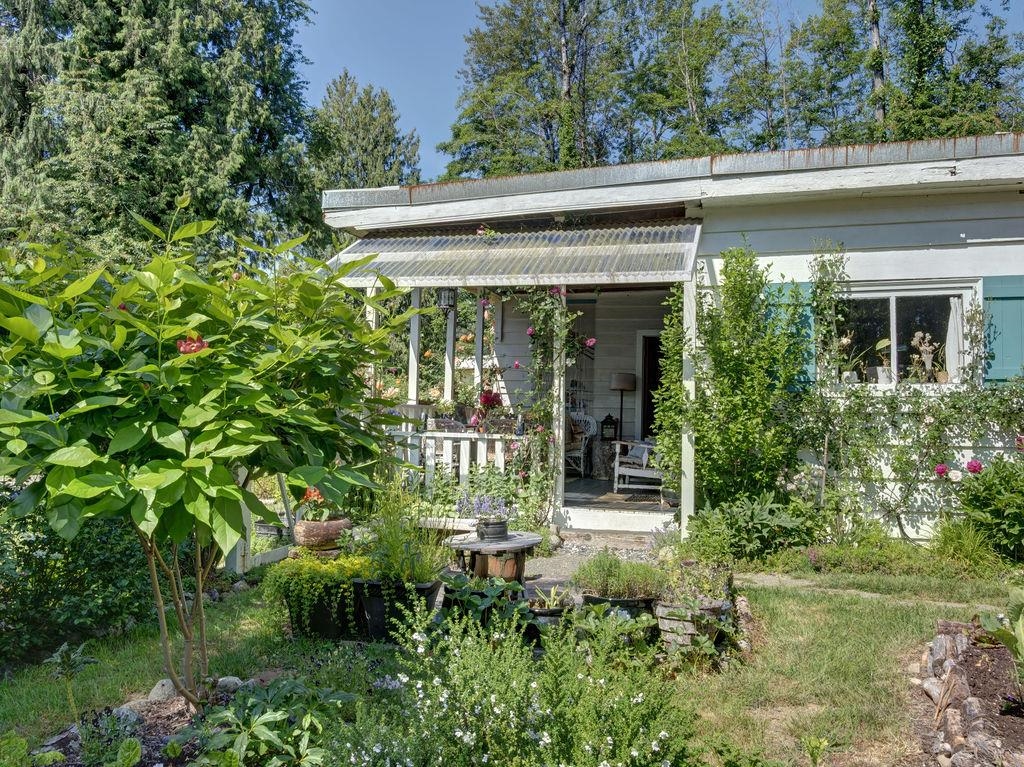 Outdoor Deck Photo of 947 North Road, Gibsons, BC