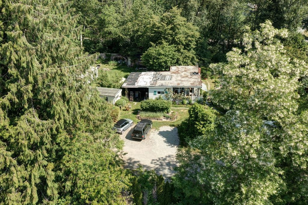 Outdoor Kitchen Photo of 947 North Road, Gibsons, BC