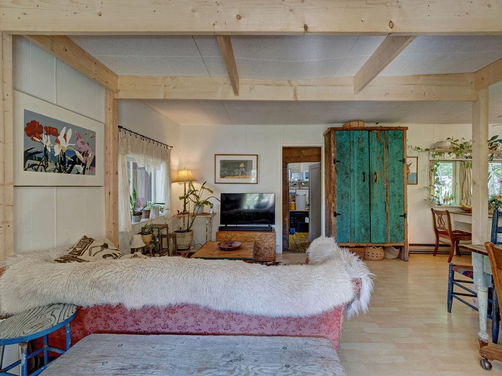 Pantry Photo of 947 North Road, Gibsons, BC