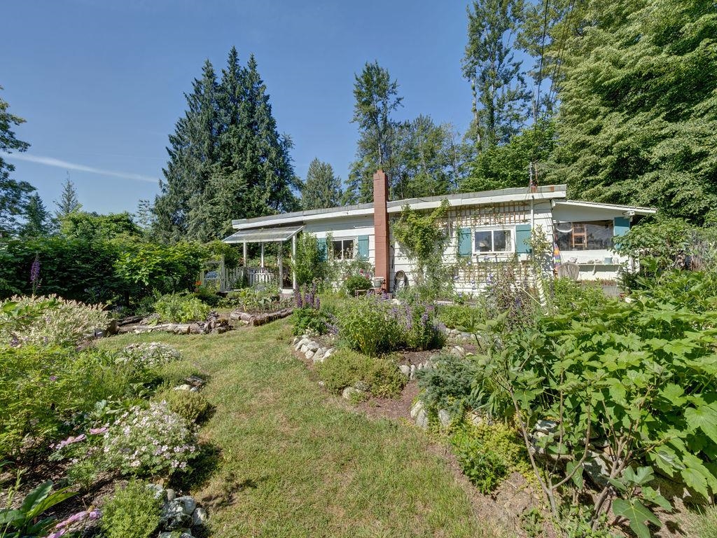 Staircase Photo of 947 North Road, Gibsons, BC
