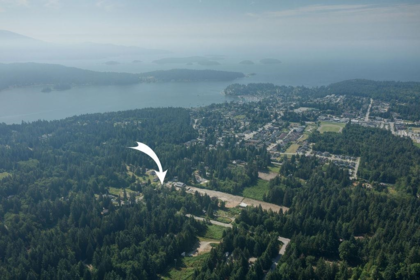 Swimming Pool Photo of 947 North Road, Gibsons, BC