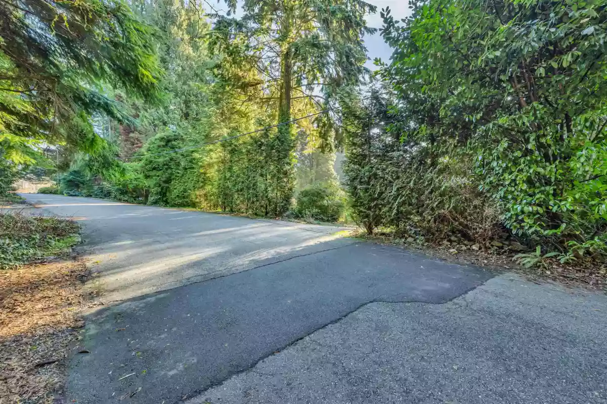 Backyard Photo of 430 Macbeth Crescent, West Vancouver, BC