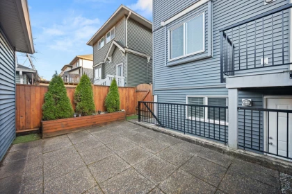 Front Yard Photo of 24235 102 Avenue, Maple Ridge, BC