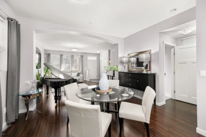 Kitchen Island Photo of 24235 102 Avenue, Maple Ridge, BC