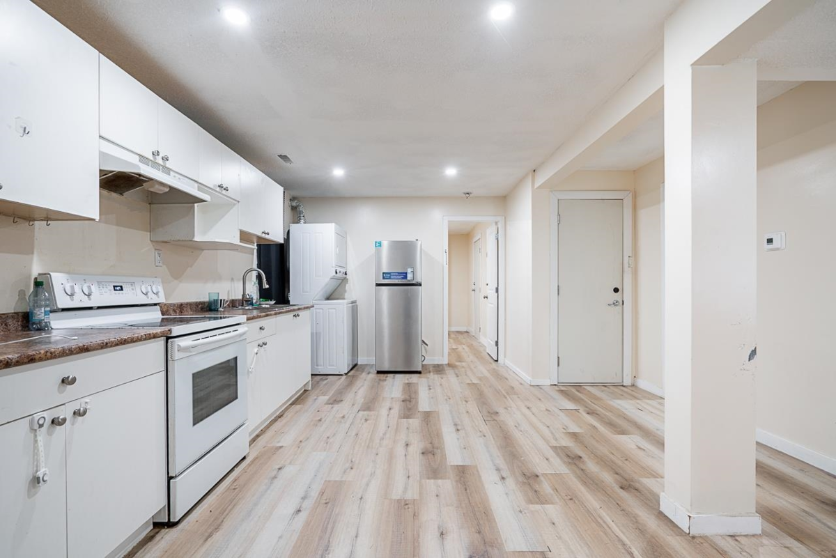 Entry Foyer Photo of 8403 Arbour Place, Surrey, BC