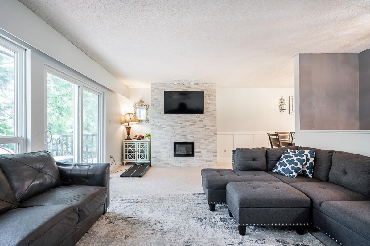 Kitchen Island Photo of 8403 Arbour Place, Surrey, BC