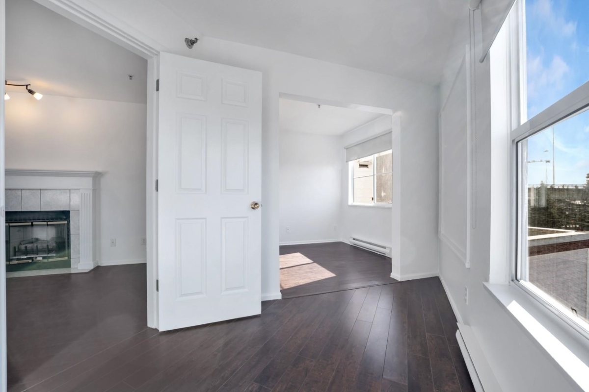 Living Room Photo of 12 1328 W 73rd Avenue, Vancouver, BC