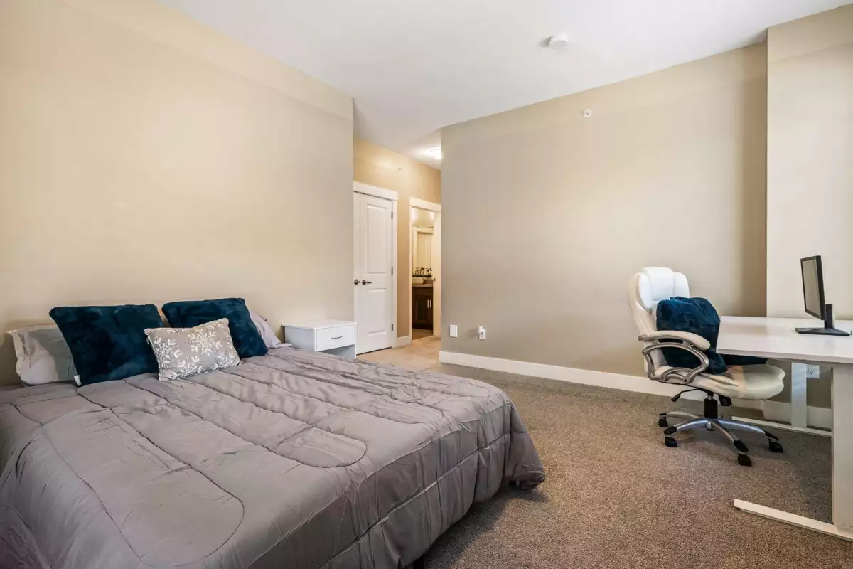 Entry Foyer Photo of 111 51096 Falls Court, Chilliwack, BC
