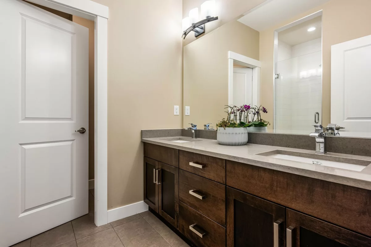 Hallway Photo of 111 51096 Falls Court, Chilliwack, BC