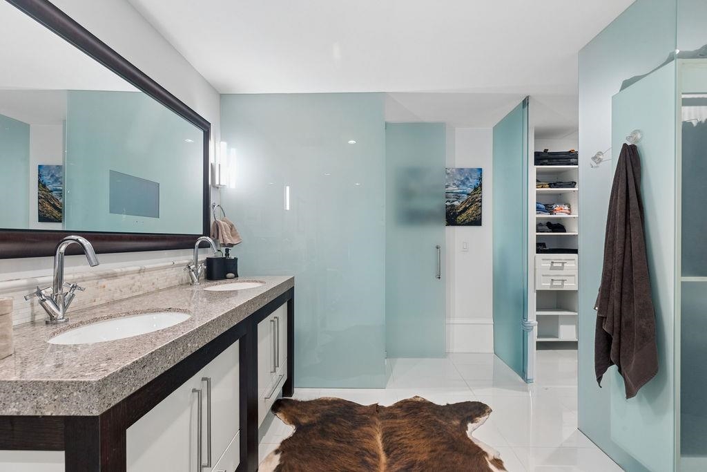 Entry Foyer Photo of 304 1102 Hornby Street, Vancouver, BC