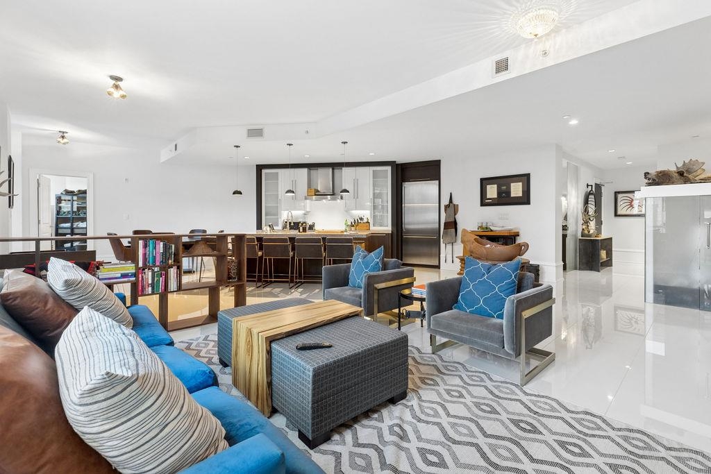 Family Room Photo of 304 1102 Hornby Street, Vancouver, BC