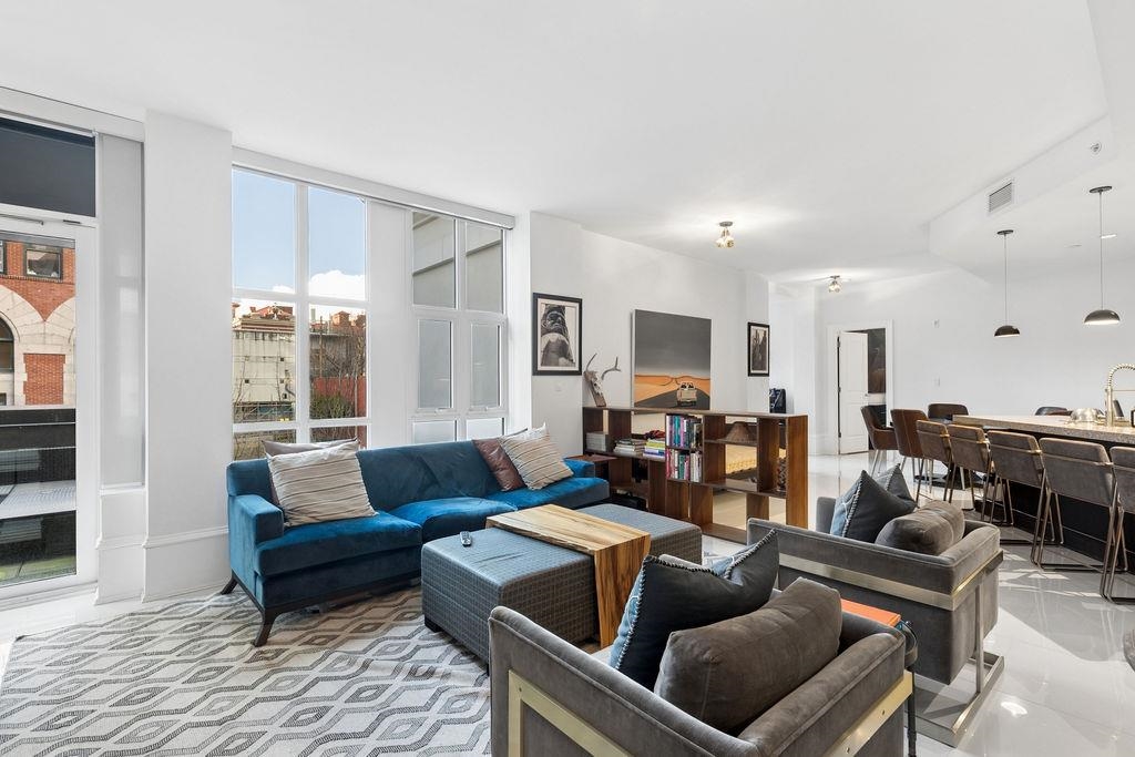 Kitchen Island Photo of 304 1102 Hornby Street, Vancouver, BC