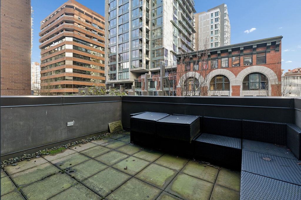 Outdoor Kitchen Photo of 304 1102 Hornby Street, Vancouver, BC