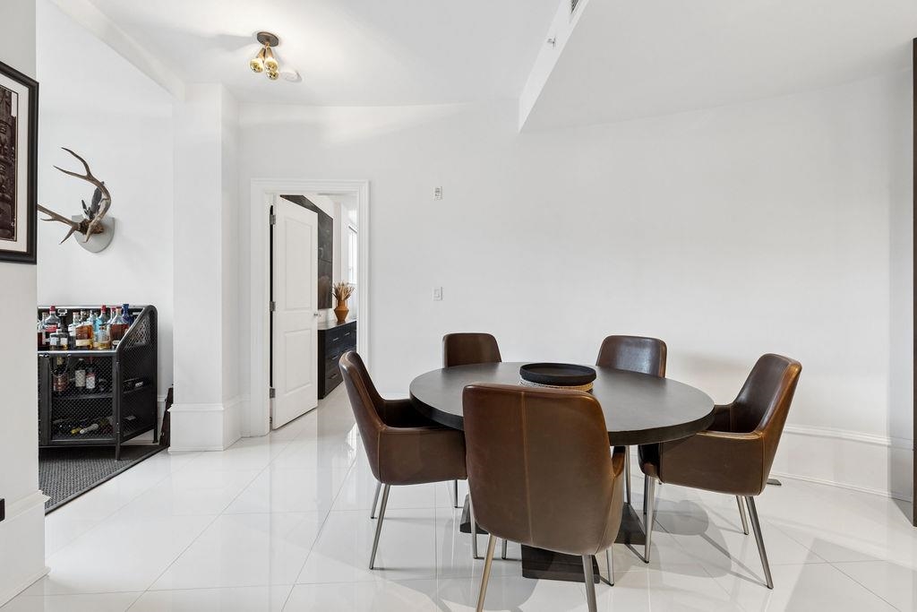 Powder Room Photo of 304 1102 Hornby Street, Vancouver, BC