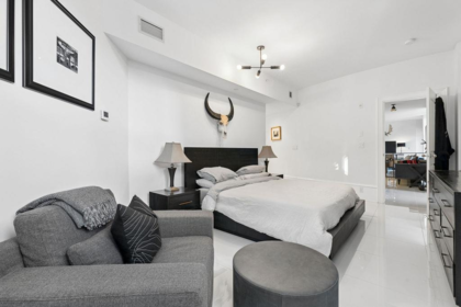 Office / Den Photo of 304 1102 Hornby Street, Vancouver, BC