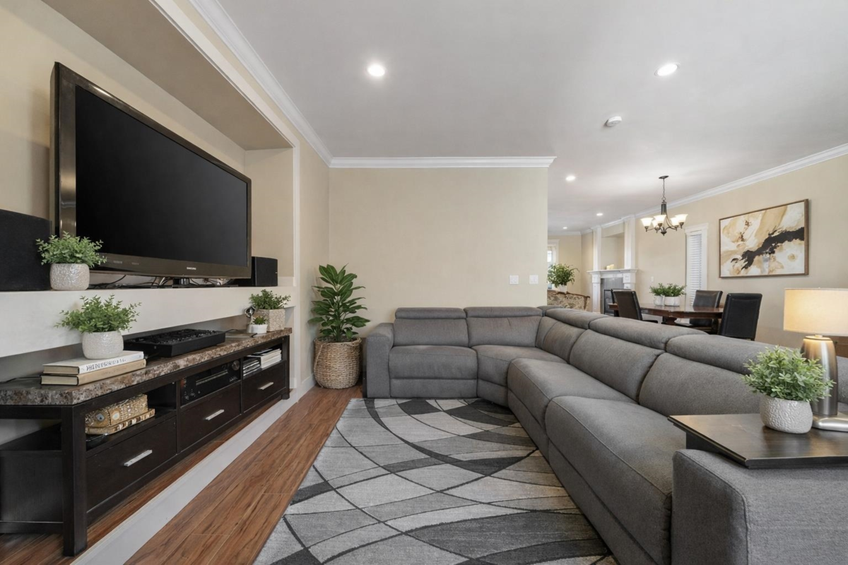 Kitchen Island Photo of 6865 196 Street, Surrey, BC