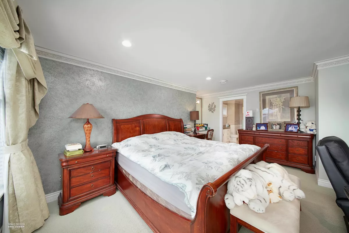 Entry Foyer Photo of 3939 Elmwood Street, Burnaby, BC