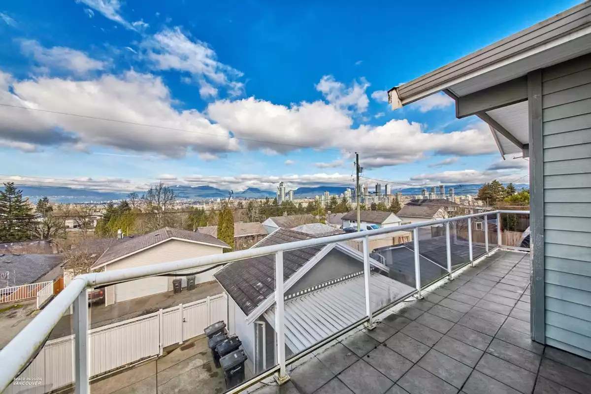 Front Yard Photo of 3939 Elmwood Street, Burnaby, BC