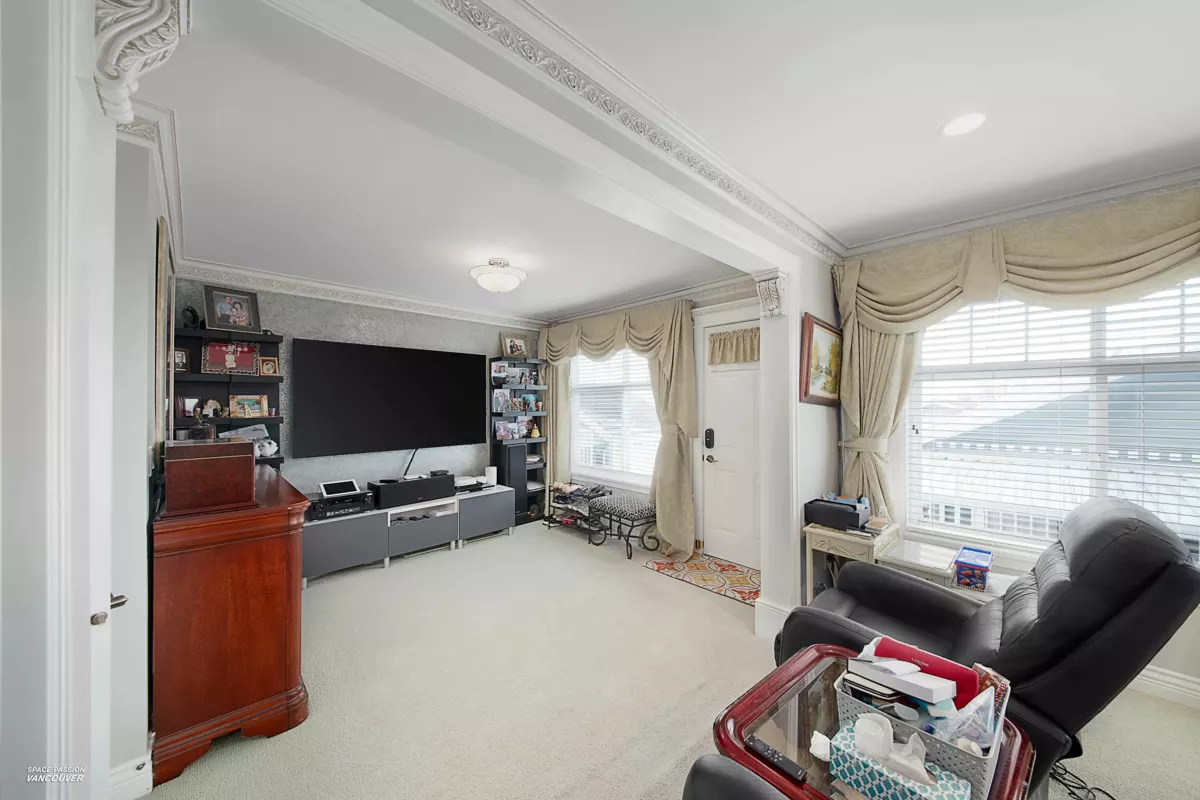 Hallway Photo of 3939 Elmwood Street, Burnaby, BC