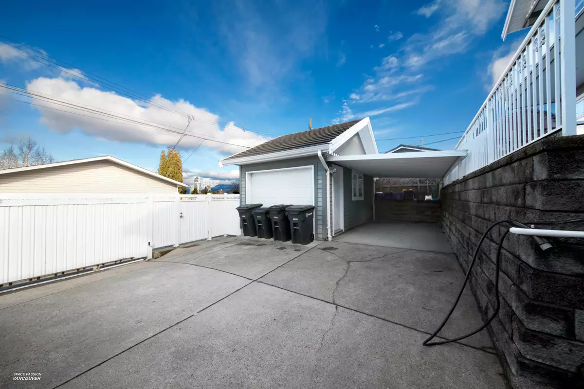 Hot Tub / Spa Photo of 3939 Elmwood Street, Burnaby, BC