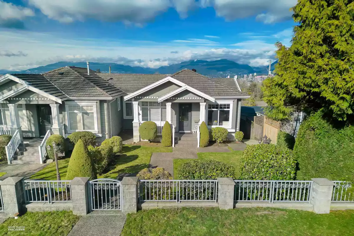 Living Room Photo of 3939 Elmwood Street, Burnaby, BC