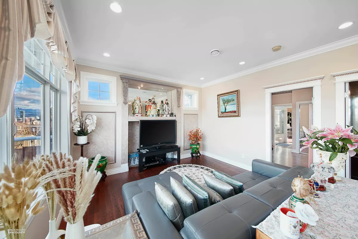 Primary Bathroom Photo of 3939 Elmwood Street, Burnaby, BC