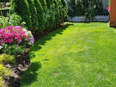 Front Yard Photo of 101 14605 Mcdougall Drive, Surrey, BC