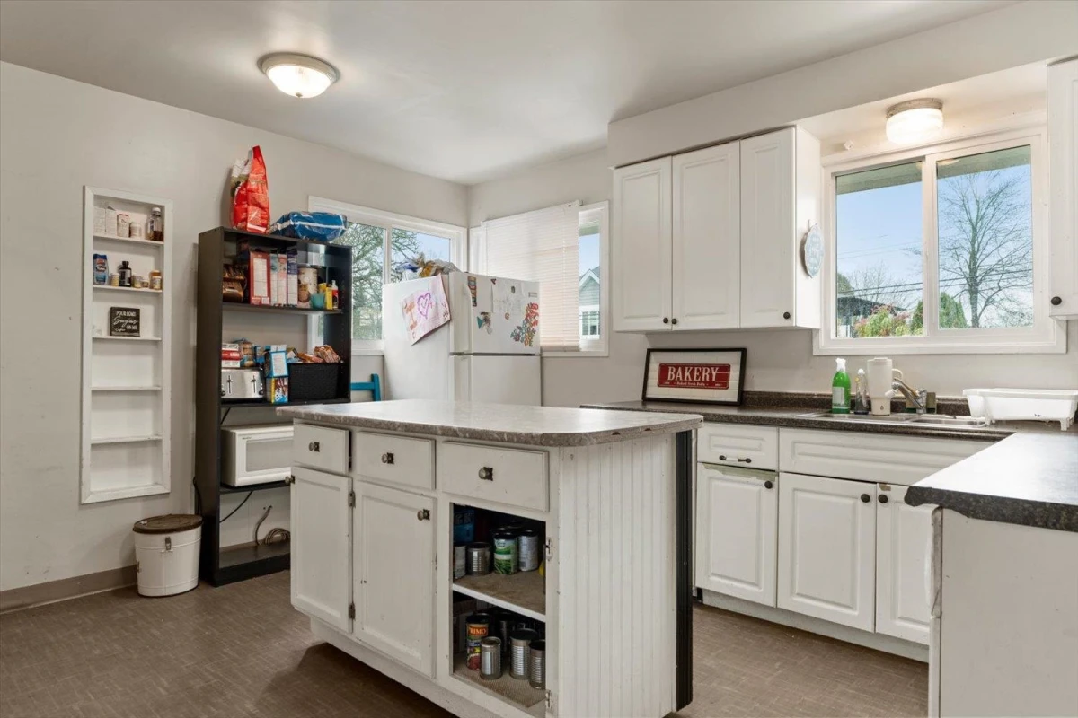 Family Room Photo of 33919 Victory Boulevard, Abbotsford, BC