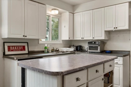Kitchen Photo of 33919 Victory Boulevard, Abbotsford, BC