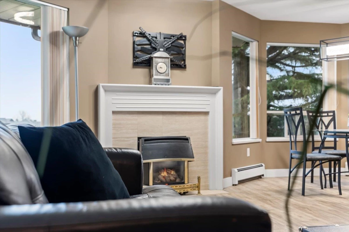 Dining Area Photo of 307 32669 George Ferguson Way, Abbotsford, BC