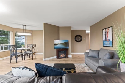 Kitchen Photo of 307 32669 George Ferguson Way, Abbotsford, BC