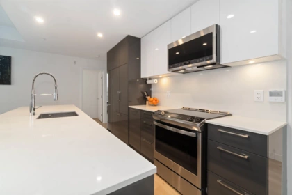 Kitchen Island Photo of 505 2446 Shaughnessy Street, Port Coquitlam, BC