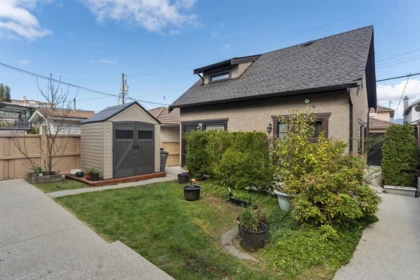 Hot Tub / Spa Photo of 3233 Grant Street, Vancouver, BC