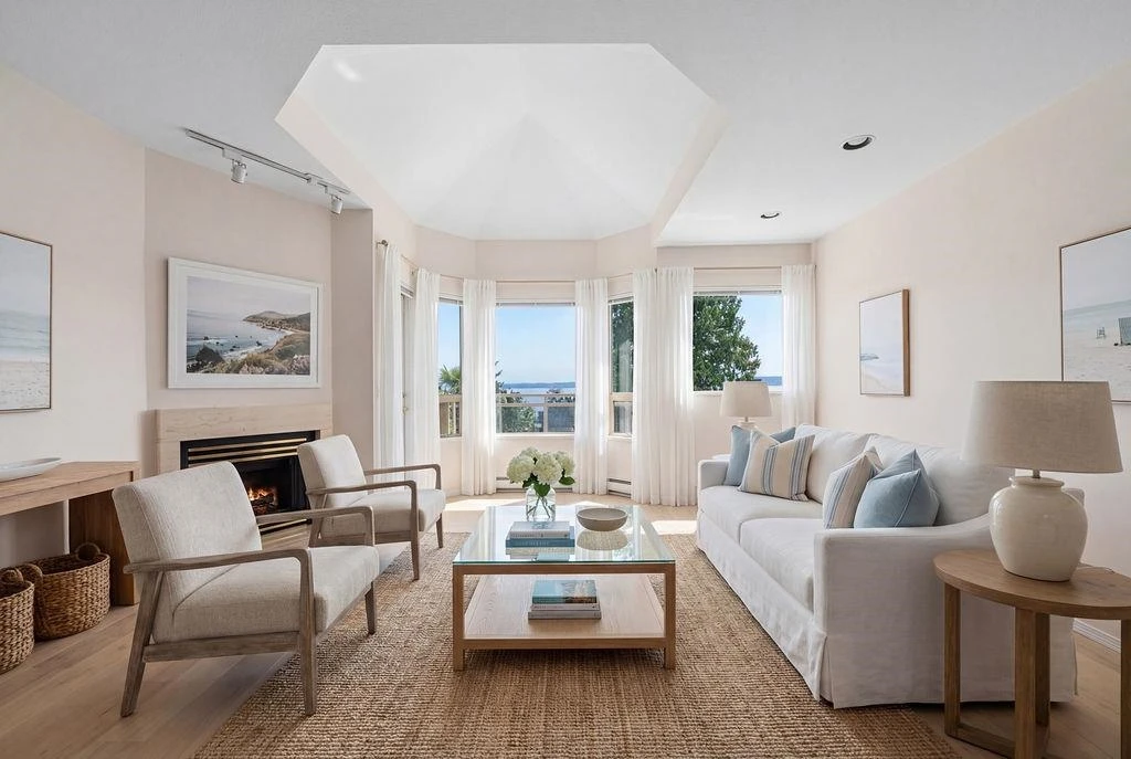 Dining Area Photo of 2317 Bellevue Avenue, West Vancouver, BC
