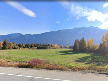 Walk-In Closet Photo of 1692 Highway 99, Pemberton, BC