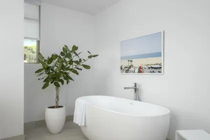 Hot Tub / Spa Photo of 4987 Meadfeild Wynd, West Vancouver, BC