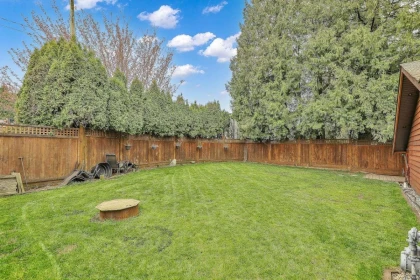 Fitness Center Photo Near 10977 Wren Crescent, Surrey, BC