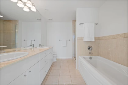 Hallway Photo of 3601 1328 W Pender Street, Vancouver, BC