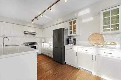 Kitchen Island Photo of 2204 1238 Richards Street, Vancouver, BC
