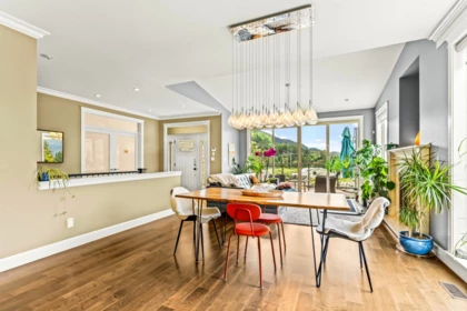 Breakfast Nook Photo of 915 Thistle Place, Britannia Beach, BC