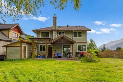 Garden / Landscaping Photo of 915 Thistle Place, Britannia Beach, BC