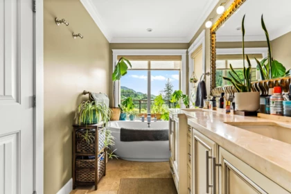 Powder Room Photo of 915 Thistle Place, Britannia Beach, BC