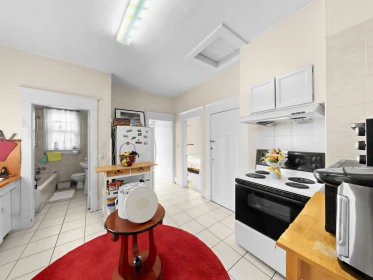 Kitchen Island Photo of 2130 William Street, Vancouver, BC