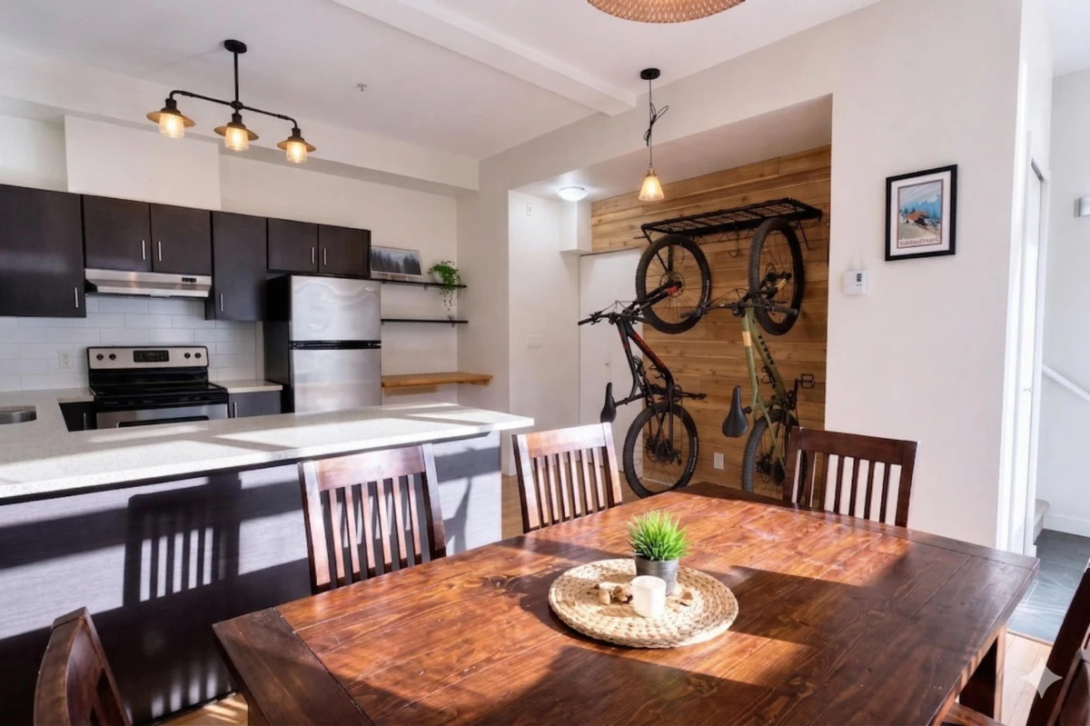 Dining Area Photo of 103 41105 Tantalus Road, Squamish, BC