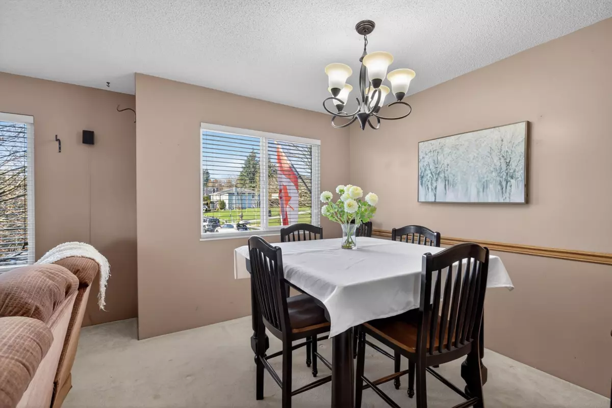Family Room Photo of 2872 Woodland Drive, Langley, BC