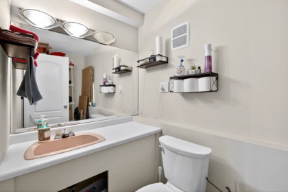 Powder Room Photo of 2872 Woodland Drive, Langley, BC