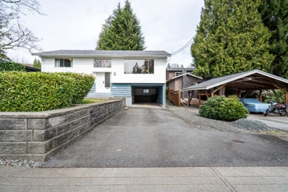 Front Yard Photo of 1634 Ross Road, North Vancouver, BC