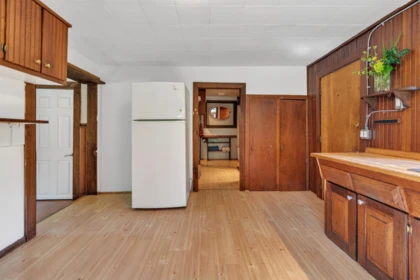 Basement Recreation Room Photo of 8200 Redrooffs Road, Halfmoon Bay, BC