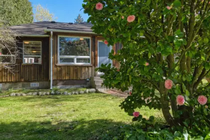 8200 Redrooffs Road, Halfmoon Bay, BC, Halfmoon Bay — Single Family Residence for sale